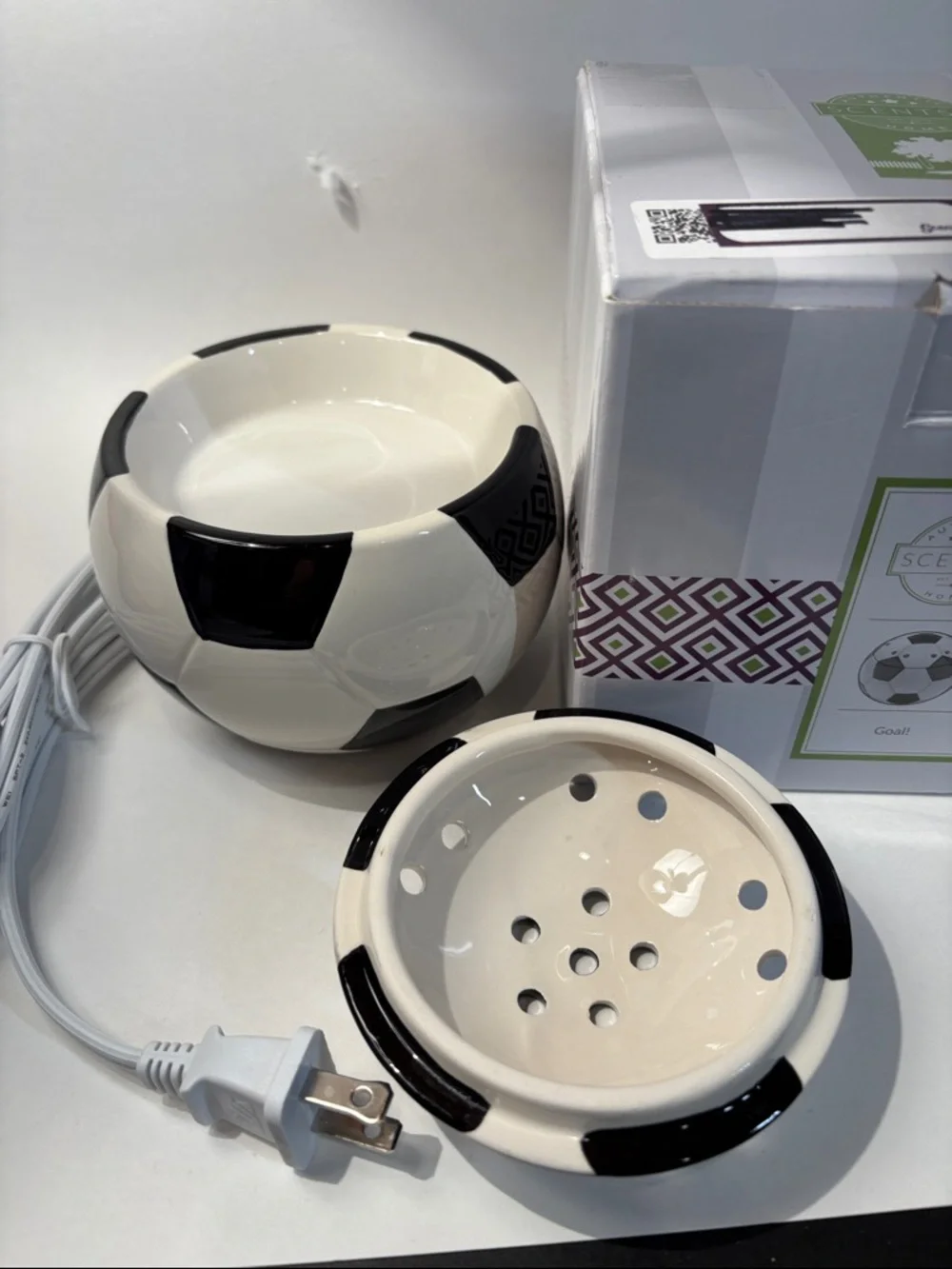 Scentsy Black & White Soccer Ball Ceramic Warmer - Picture 2 of 4